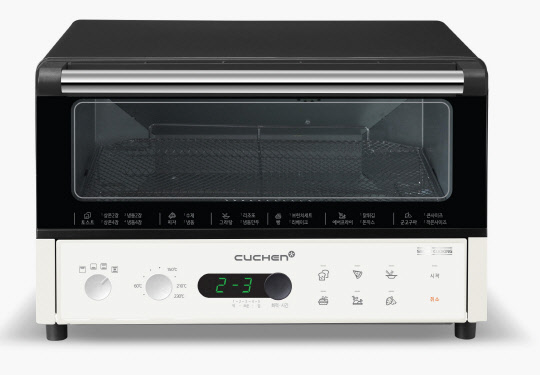 쿠첸이 최근 출시한 '더 와이드 에어프라이어 오븐'을 롯데 하이마트에 입점한다. 사진은 쿠첸의 '더 와이드 에어프라이어 오븐' COV-N120W의 모습. <쿠첸 제공>